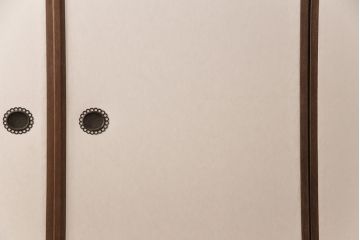 ふすま4枚にリペア&カスタム!お客様ご支給の雲肌麻紙、鳥の子紙で張り替え。桟は現状に近しい色味に着色し仕上げ。(引き戸、建具、襖)