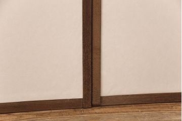 ふすま4枚にリペア&カスタム!お客様ご支給の雲肌麻紙、鳥の子紙で張り替え。桟は現状に近しい色味に着色し仕上げ。(引き戸、建具、襖)