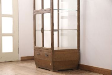 縦型パンケースをリペア&カスタム!下段扉・棚板は上段と同デザインで新たに製作。欠損した取っ手と上下段それぞれにLED照明の取り付け。(ガラスケース、ショーケース、陳列棚)