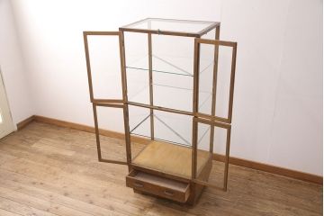 縦型パンケースをリペア&カスタム!下段扉・棚板は上段と同デザインで新たに製作。欠損した取っ手と上下段それぞれにLED照明の取り付け。(ガラスケース、ショーケース、陳列棚)