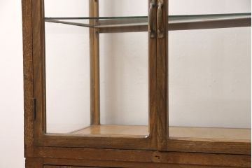 縦型パンケースをリペア&カスタム!下段扉・棚板は上段と同デザインで新たに製作。欠損した取っ手と上下段それぞれにLED照明の取り付け。(ガラスケース、ショーケース、陳列棚)