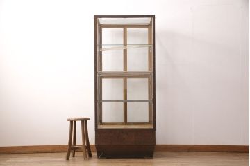 縦型パンケースをリペア&カスタム!下段扉・棚板は上段と同デザインで新たに製作。欠損した取っ手と上下段それぞれにLED照明の取り付け。(ガラスケース、ショーケース、陳列棚)