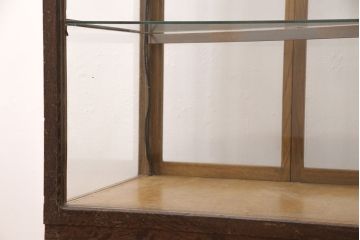 縦型パンケースをリペア&カスタム!下段扉・棚板は上段と同デザインで新たに製作。欠損した取っ手と上下段それぞれにLED照明の取り付け。(ガラスケース、ショーケース、陳列棚)