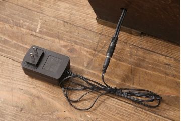 縦型パンケースをリペア&カスタム!下段扉・棚板は上段と同デザインで新たに製作。欠損した取っ手と上下段それぞれにLED照明の取り付け。(ガラスケース、ショーケース、陳列棚)