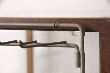 縦型パンケースをリペア&カスタム!下段扉・棚板は上段と同デザインで新たに製作。欠損した取っ手と上下段それぞれにLED照明の取り付け。(ガラスケース、ショーケース、陳列棚)