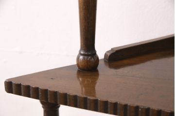 大正期のコーナーキャビネットの見た目を変えずに綺麗にリペア!埋め木部分を本体に合わせて着色し仕上げ。(隅棚、収納棚)