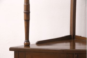大正期のコーナーキャビネットの見た目を変えずに綺麗にリペア!埋め木部分を本体に合わせて着色し仕上げ。(隅棚、収納棚)