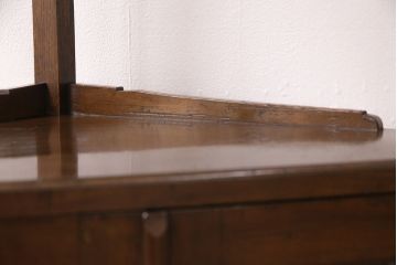 大正期のコーナーキャビネットの見た目を変えずに綺麗にリペア!埋め木部分を本体に合わせて着色し仕上げ。(隅棚、収納棚)