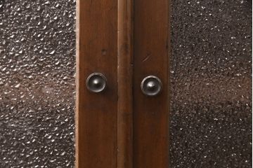 大正期のコーナーキャビネットの見た目を変えずに綺麗にリペア!埋め木部分を本体に合わせて着色し仕上げ。(隅棚、収納棚)
