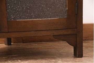 大正期のコーナーキャビネットの見た目を変えずに綺麗にリペア!埋め木部分を本体に合わせて着色し仕上げ。(隅棚、収納棚)