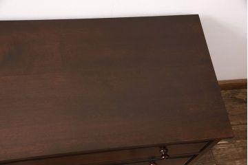 松本民芸家具のローチェストをリペア&カスタム!カバ材の天板を取り付け、本体の色味に合わせた着色をし仕上げ。(サイドチェスト、引き出し)