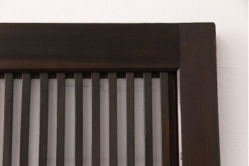 帯格子戸4枚をリペア&カスタム!設置場所に合わせてリサイズ。帯部分のガラスを市松模様ガラスに変更。裏障子の障子を張り替え。濃い茶色で着色し仕上げ。(障子戸、引き戸、建具)