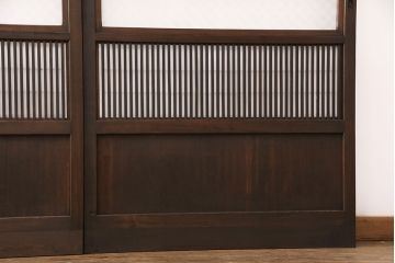 帯格子戸4枚をリペア&カスタム!設置場所に合わせてリサイズ。帯部分のガラスを市松模様ガラスに変更。裏障子の障子を張り替え。濃い茶色で着色し仕上げ。(障子戸、引き戸、建具)