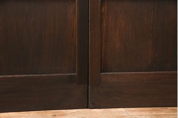 帯格子戸4枚をリペア&カスタム!設置場所に合わせてリサイズ。帯部分のガラスを市松模様ガラスに変更。裏障子の障子を張り替え。濃い茶色で着色し仕上げ。(障子戸、引き戸、建具)