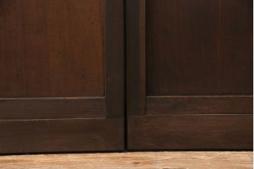 帯格子戸4枚をリペア&カスタム!設置場所に合わせてリサイズ。帯部分のガラスを市松模様ガラスに変更。裏障子の障子を張り替え。濃い茶色で着色し仕上げ。(障子戸、引き戸、建具)
