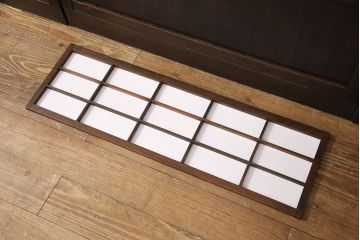 帯格子戸4枚をリペア&カスタム!設置場所に合わせてリサイズ。帯部分のガラスを市松模様ガラスに変更。裏障子の障子を張り替え。濃い茶色で着色し仕上げ。(障子戸、引き戸、建具)