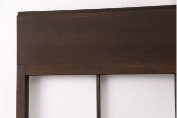 升格子の障子戸2枚をリペア&カスタム!高さ・幅をリサイズ。ガラスを麻の葉模様ガラスに入れ替え。濃い茶色で着色し仕上げ。(引き戸、建具)