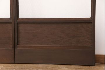 升格子の障子戸2枚をリペア&カスタム!高さ・幅をリサイズ。ガラスを麻の葉模様ガラスに入れ替え。濃い茶色で着色し仕上げ。(引き戸、建具)