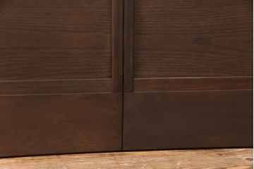 升格子の障子戸2枚をリペア&カスタム!高さ・幅をリサイズ。ガラスを麻の葉模様ガラスに入れ替え。濃い茶色で着色し仕上げ。(引き戸、建具)