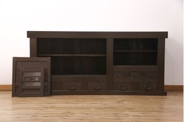 明治大正期の水屋箪笥サイドボードをリペア&カスタム!建具の金網をクリアガラスに入れ替え。棚板はヒノキ材の一枚板に変更。天板の補強を行い、現状に近しい色味に着色し仕上げ。(収納棚、戸棚、サイドキャビネット、食器棚)