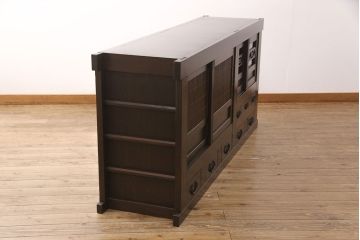 明治大正期の水屋箪笥サイドボードをリペア&カスタム!建具の金網をクリアガラスに入れ替え。棚板はヒノキ材の一枚板に変更。天板の補強を行い、現状に近しい色味に着色し仕上げ。(収納棚、戸棚、サイドキャビネット、食器棚)