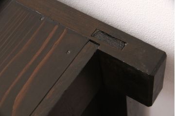 明治大正期の水屋箪笥サイドボードをリペア&カスタム!建具の金網をクリアガラスに入れ替え。棚板はヒノキ材の一枚板に変更。天板の補強を行い、現状に近しい色味に着色し仕上げ。(収納棚、戸棚、サイドキャビネット、食器棚)