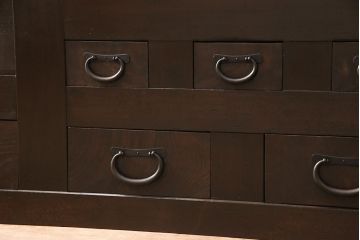 明治大正期の水屋箪笥サイドボードをリペア&カスタム!建具の金網をクリアガラスに入れ替え。棚板はヒノキ材の一枚板に変更。天板の補強を行い、現状に近しい色味に着色し仕上げ。(収納棚、戸棚、サイドキャビネット、食器棚)