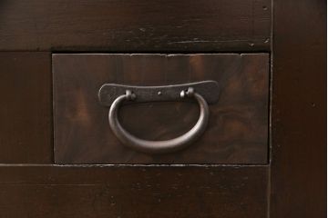 明治大正期の水屋箪笥サイドボードをリペア&カスタム!建具の金網をクリアガラスに入れ替え。棚板はヒノキ材の一枚板に変更。天板の補強を行い、現状に近しい色味に着色し仕上げ。(収納棚、戸棚、サイドキャビネット、食器棚)