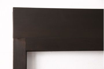 ガラス戸2枚をリペア&カスタム!設置場所に合わせてリサイズ。ガラスをクリアガラスに入れ替え、引き手を取り付け。濃い茶色で着色し仕上げ。(引き戸、建具)
