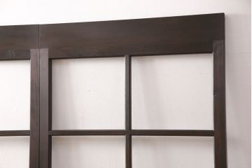 ガラス戸2枚をリペア&カスタム!設置場所に合わせてリサイズ。ガラスをクリアガラスに入れ替え、引き手を取り付け。濃い茶色で着色し仕上げ。(引き戸、建具)