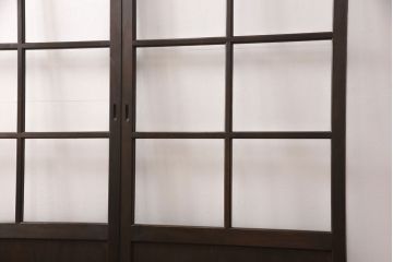 ガラス戸2枚をリペア&カスタム!設置場所に合わせてリサイズ。ガラスをクリアガラスに入れ替え、引き手を取り付け。濃い茶色で着色し仕上げ。(引き戸、建具)
