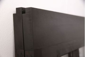 ガラス戸2枚をリペア&カスタム!設置場所に合わせてリサイズ。ガラスをクリアガラスに入れ替え、引き手を取り付け。濃い茶色で着色し仕上げ。(引き戸、建具)
