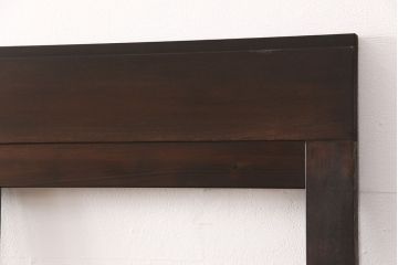 ガラス戸2枚をリペア&カスタム!設置場所に合わせてリサイズ。ガラスをクリアガラスに入れ替え、引き手を取り付け。濃い茶色で着色し仕上げ。(引き戸、建具)