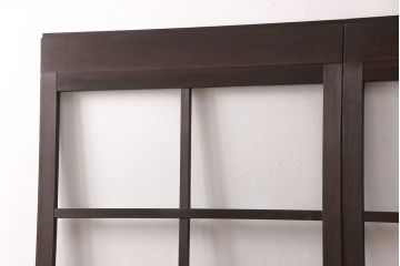 ガラス戸2枚をリペア&カスタム!設置場所に合わせてリサイズ。ガラスをクリアガラスに入れ替え、引き手を取り付け。濃い茶色で着色し仕上げ。(引き戸、建具)