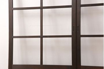 ガラス戸2枚をリペア&カスタム!設置場所に合わせてリサイズ。ガラスをクリアガラスに入れ替え、引き手を取り付け。濃い茶色で着色し仕上げ。(引き戸、建具)