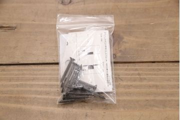 木製ドアをリペア&カスタム!ガラスをクリアガラスに入れ替え。蝶番を取り付け、濃い茶色で着色し仕上げ。(ガラスドア、ガラス扉、建具)