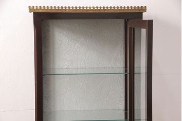 イタリアヴィンテージのショーケースをリペア&カスタム!扉内背面、底面の生地を張り替え。(ガラスケース、陳列棚、飾り棚、キャビネット)