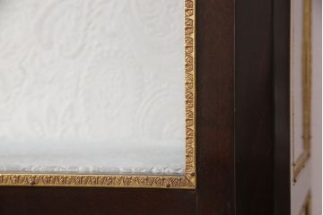 イタリアヴィンテージのショーケースをリペア&カスタム!扉内背面、底面の生地を張り替え。(ガラスケース、陳列棚、飾り棚、キャビネット)