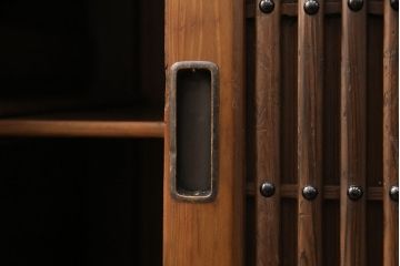 水屋箪笥サイドボードをリペア&カスタム!格子戸に中折れネジ締り錠を取り付け。現状に近しい色味に着色し仕上げ。(水屋箪笥、収納棚、戸棚、食器棚、サイドキャビネット)