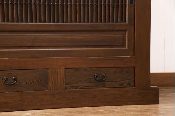 水屋箪笥サイドボードをリペア&カスタム!格子戸に中折れネジ締り錠を取り付け。現状に近しい色味に着色し仕上げ。(水屋箪笥、収納棚、戸棚、食器棚、サイドキャビネット)
