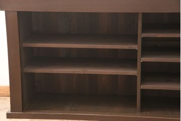 明治期の収納箪笥サイドボードをリペア&カスタム!当店オーダー商品を参考に左右分割式・可動式の棚板を設置。現状に近しい色味に着色し仕上げ。(水屋箪笥、食器棚、収納棚、戸棚、キャビネット、サイドボード)