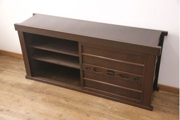 明治期の収納箪笥サイドボードをリペア&カスタム!当店オーダー商品を参考に左右分割式・可動式の棚板を設置。現状に近しい色味に着色し仕上げ。(水屋箪笥、食器棚、収納棚、戸棚、キャビネット、サイドボード)