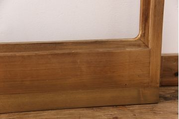 障子戸4枚をリペア&カスタム!設置場所2ヶ所に合わせてリサイズ。3枚は現状に近しい色味に着色しワックス仕上げ。1枚は引き手を取り付け、吊り戸仕様に加工。濃い茶色で着色し仕上げ。(引き戸、建具)