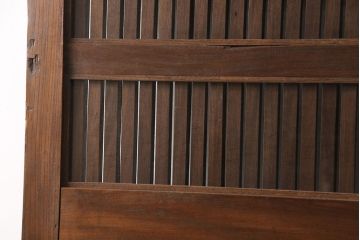 明治期の富山蔵戸をリペア&カスタム!吊り戸仕様に加工し、取っ手と鍵の取り付け。格子裏面にクリアガラスを入れ込み、現状に近しい色味に着色し仕上げ。(引き戸、玄関戸、建具)