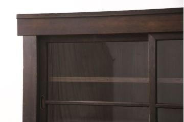 明治大正期の水屋箪笥キャビネットをリペア&カスタム!可動式の棚板を設置し、クリアガラスへ入れ替え。濃い茶色で着色し仕上げ。(食器棚、収納棚、戸棚)