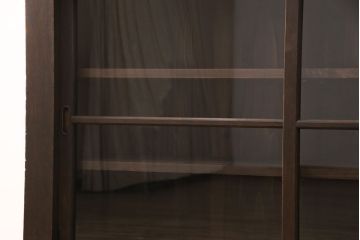 明治大正期の水屋箪笥キャビネットをリペア&カスタム!可動式の棚板を設置し、クリアガラスへ入れ替え。濃い茶色で着色し仕上げ。(食器棚、収納棚、戸棚)