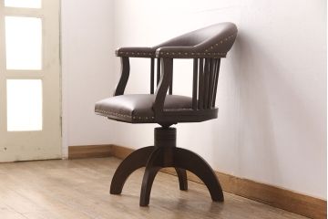 回転チェアをリペア&カスタム!生地の張り替えを行い、現状に近しい色味に着色し仕上げ。(回転椅子、ドクターチェア、椅子、合皮)