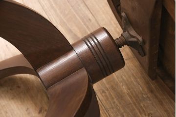 回転チェアをリペア&カスタム!生地の張り替えを行い、現状に近しい色味に着色し仕上げ。(回転椅子、ドクターチェア、椅子、合皮)