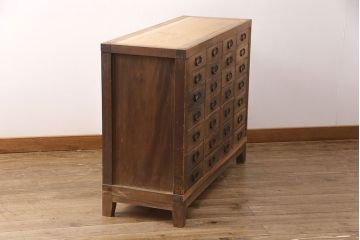 チェストをリペア&カスタム!本体の色味に合わせた木製脚を取り付け。(引き出し、小物収納、店舗什器)