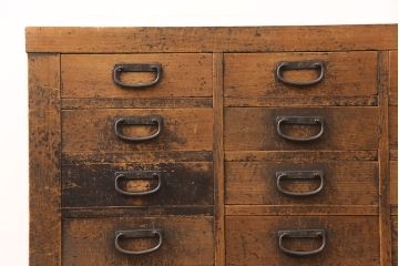 チェストをリペア&カスタム!本体の色味に合わせた木製脚を取り付け。(引き出し、小物収納、店舗什器)
